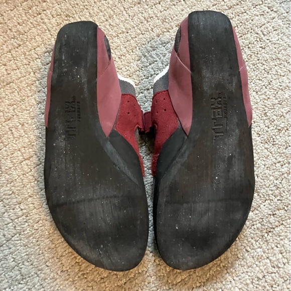 Evolv Elektra rock climbing shoes, size 7.5 but they run small in my opinion - Picture 2 of 4